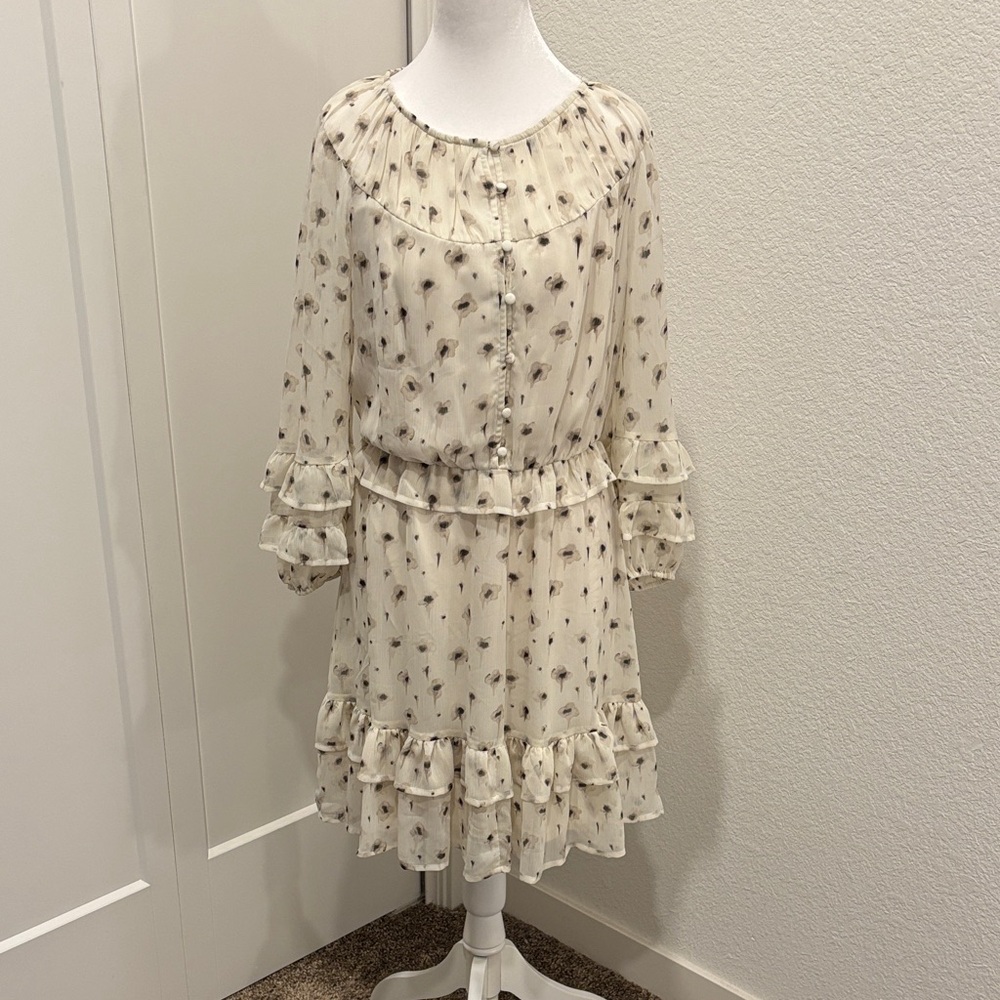 Simply Vera Vera Wang Cream Black Tiered Bishop Sleeve Dress